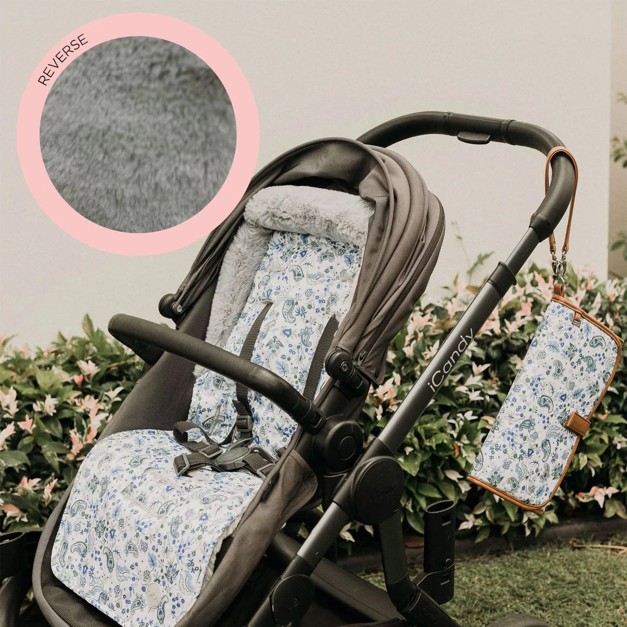 OiOi Reversible Pram Liner - Blue Paisley & Cozy Fleece - Image 3