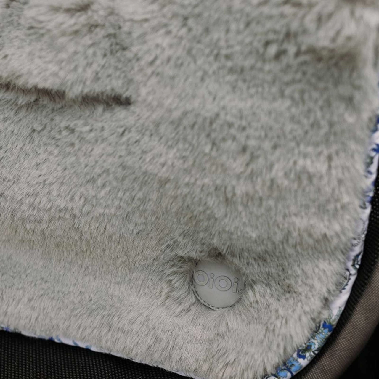 OiOi Reversible Pram Liner - Blue Paisley & Cozy Fleece - Image 2