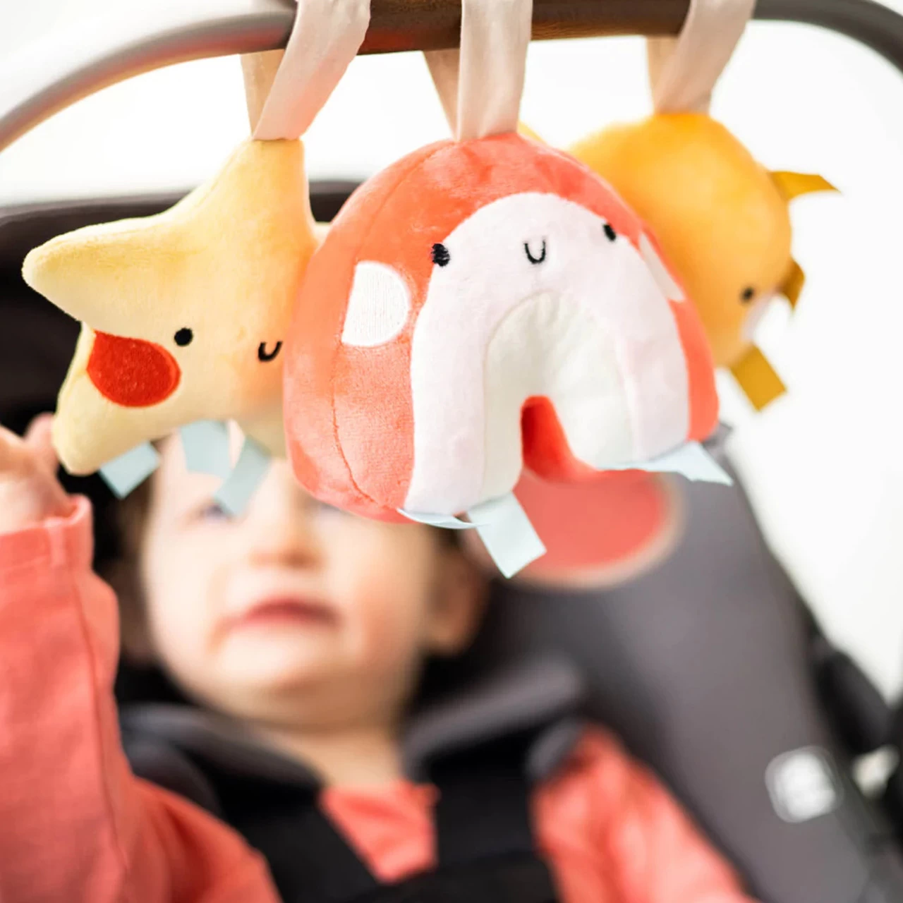 Pearhead Set Of 3 Stroller Toy - Rainbow - Image 2